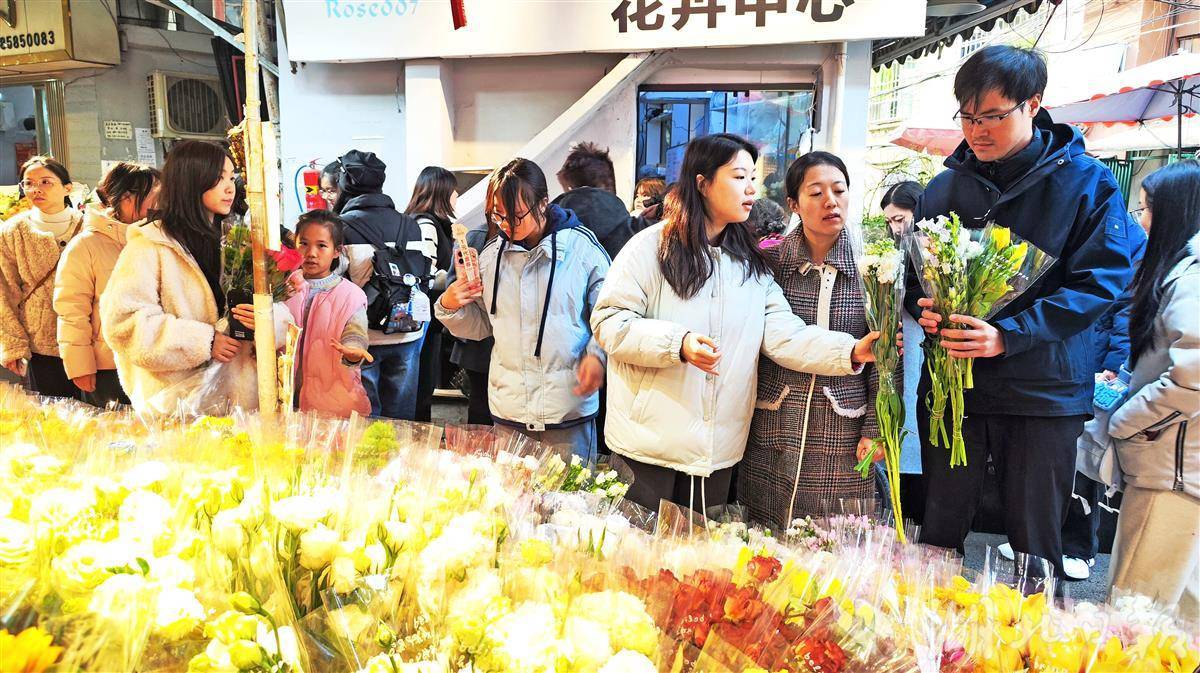 年宵花市场供销两旺绽放“美丽经济”
