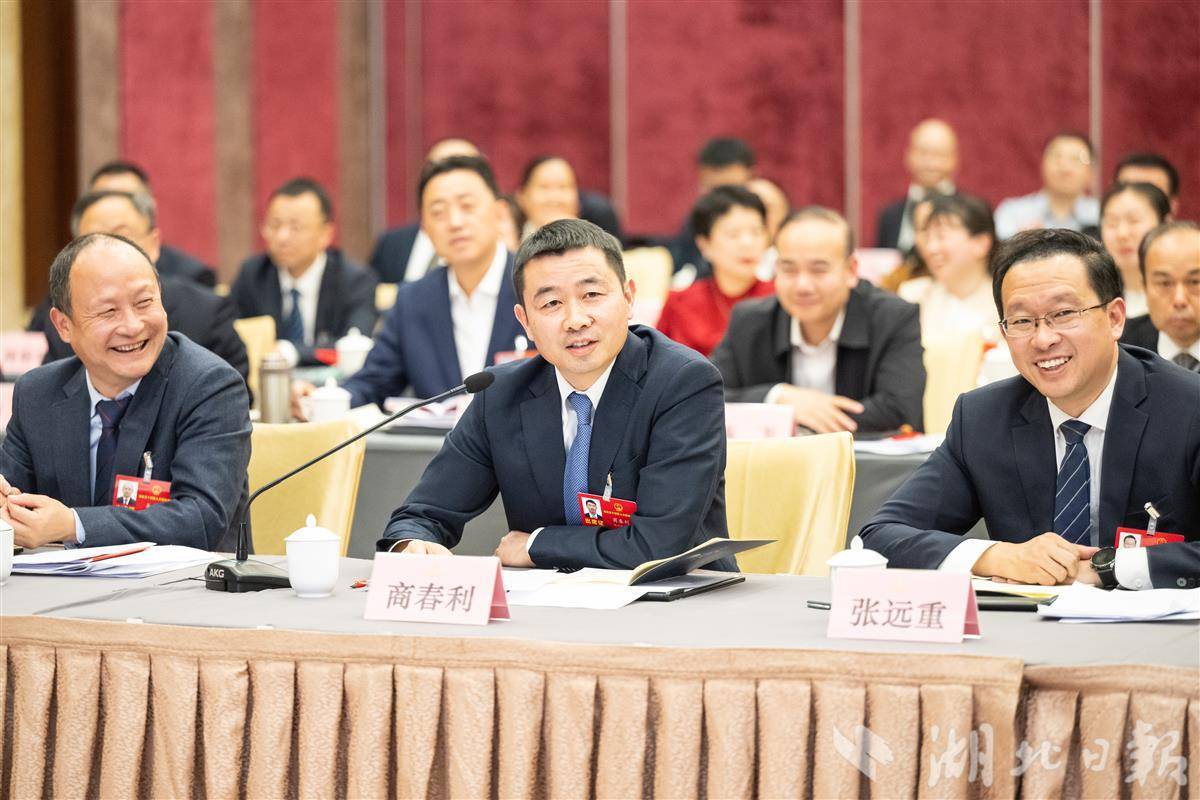 省人大代表分团审议政府工作报告