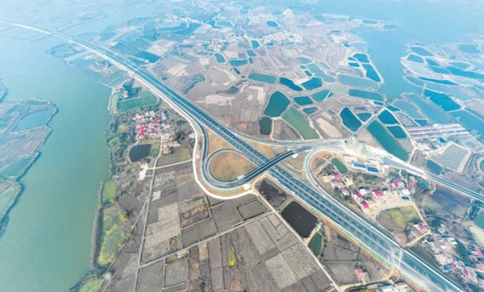 “楚天第一路”展开8车道通途