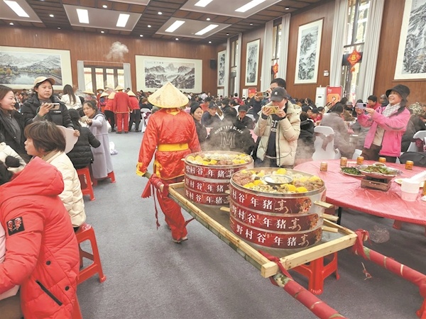 黄陂一景区千人年猪宴火热开席