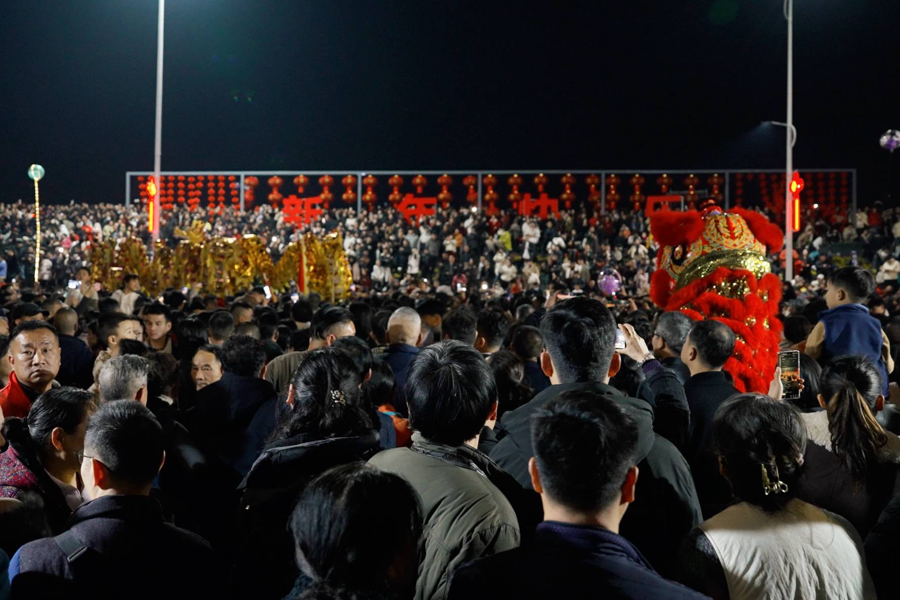 1000架無人機(jī) + 30分鐘煙花秀 點(diǎn)亮漢江迎新春