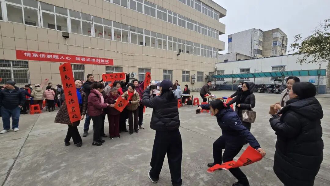 潜江中心医院积极参与市侨联新春送福活动