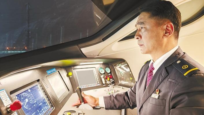 新春走基層｜高鐵也有“代駕”司機(jī)