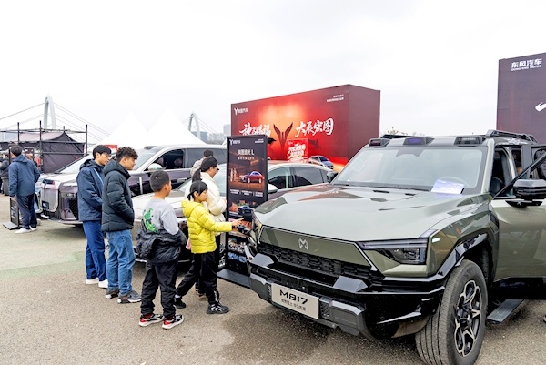 武汉新年购车福利开抢 首场巡展落地光谷
