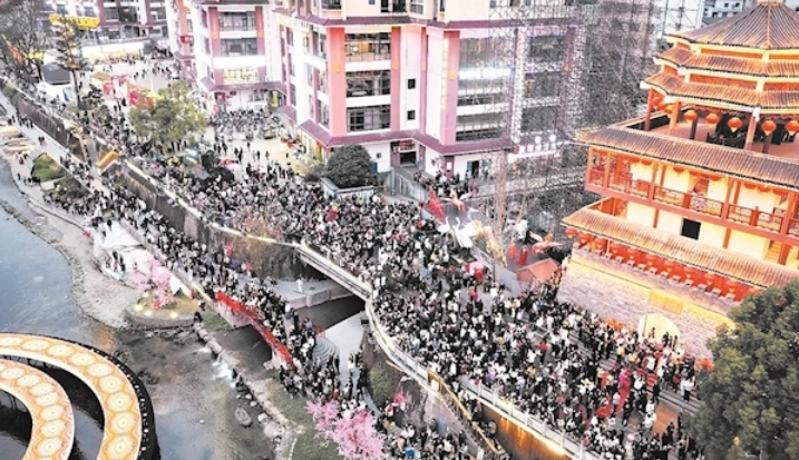 “没想到一座小县城竟如此火爆”