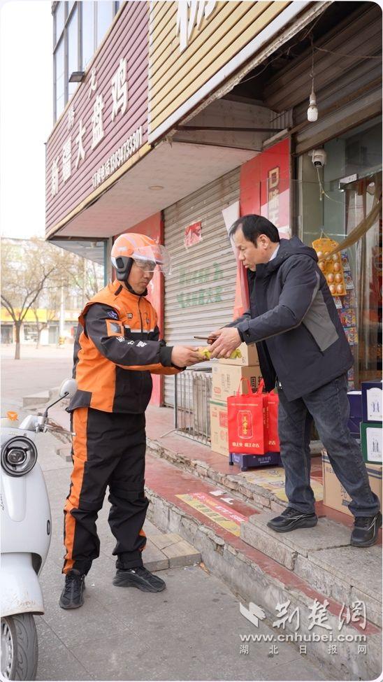  几天狂卖5000单！老乡用千问“一句话下单” 带火了这家县城小店