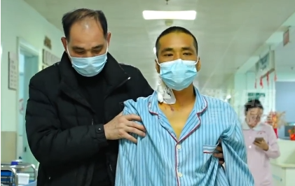 61岁父亲割下左半肝救儿子