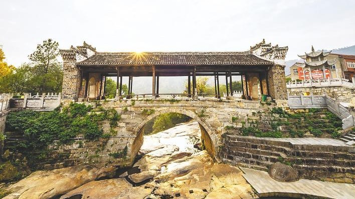 一桥越千年 风物自安然——走近荆楚古廊桥