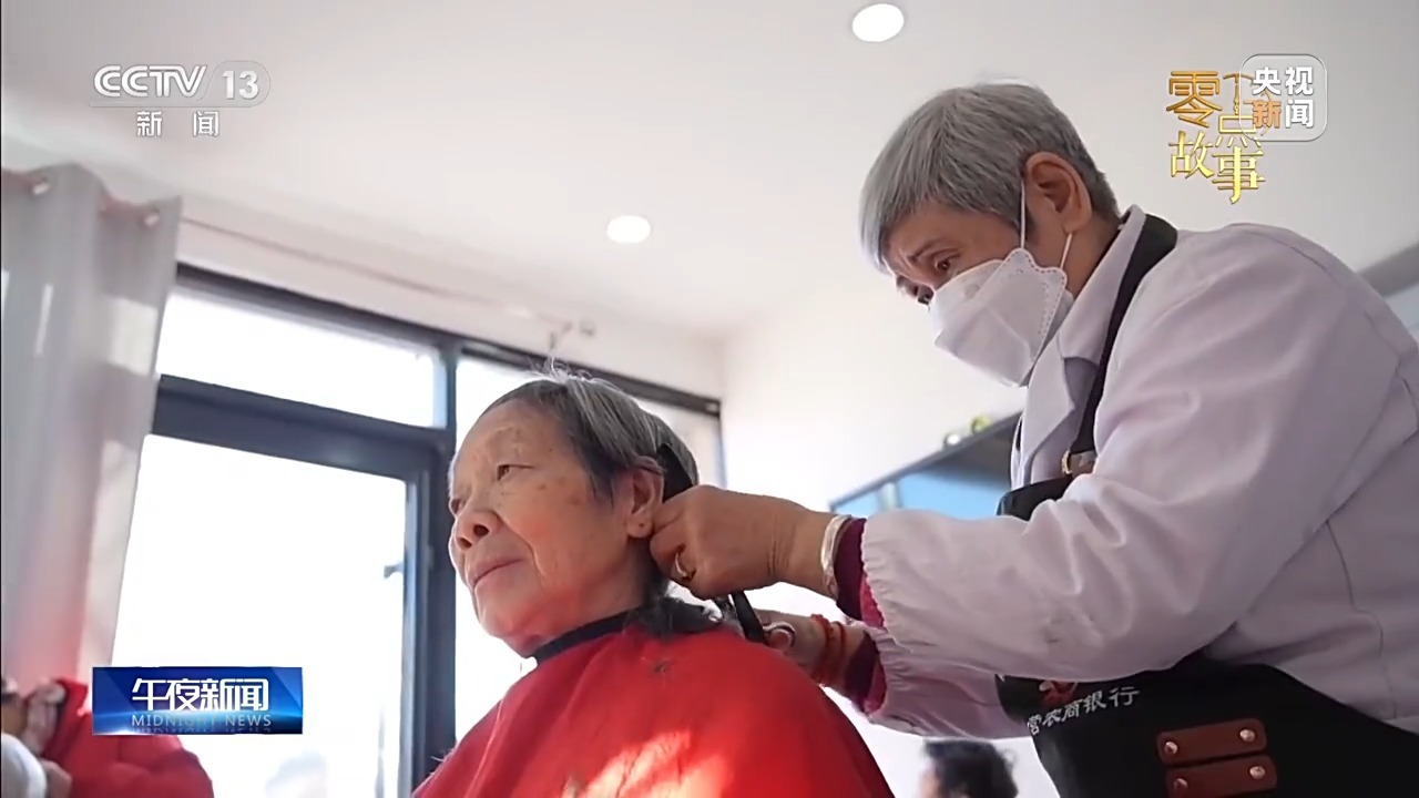 義務(wù)理發(fā)57年 15萬(wàn)余顆愛(ài)心紅豆見(jiàn)證一份溫暖堅(jiān)持