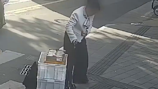 暖心！女子丢包引发一场爱心接力