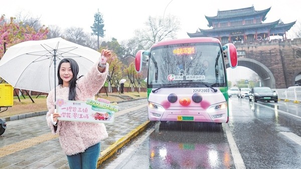 江城环游巴士上线 9.9元一程览三镇