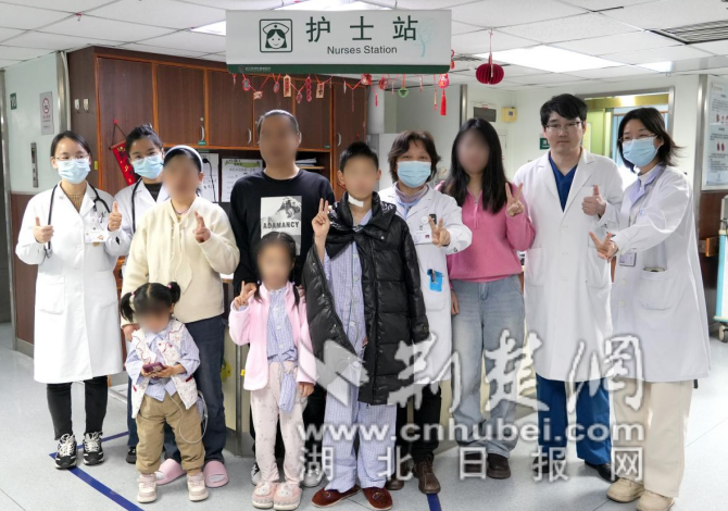  突破体重极限！亚心医院医生腋下开小口 为“超重”患儿微创“补心”