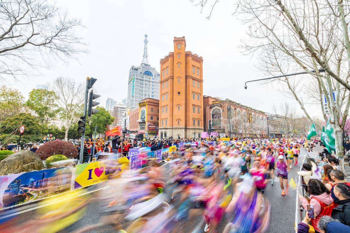 2026武漢馬拉松鳴槍開跑