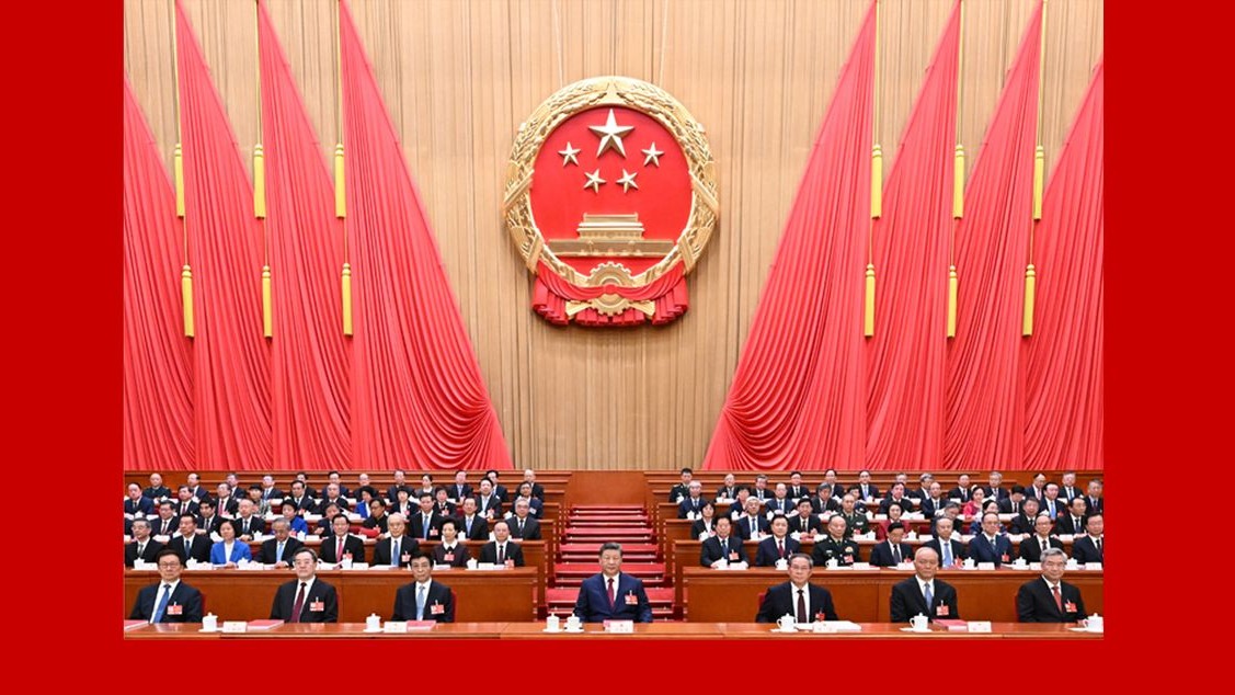 十四届全国人大四次会议在京闭幕 习近平等在主席台就座