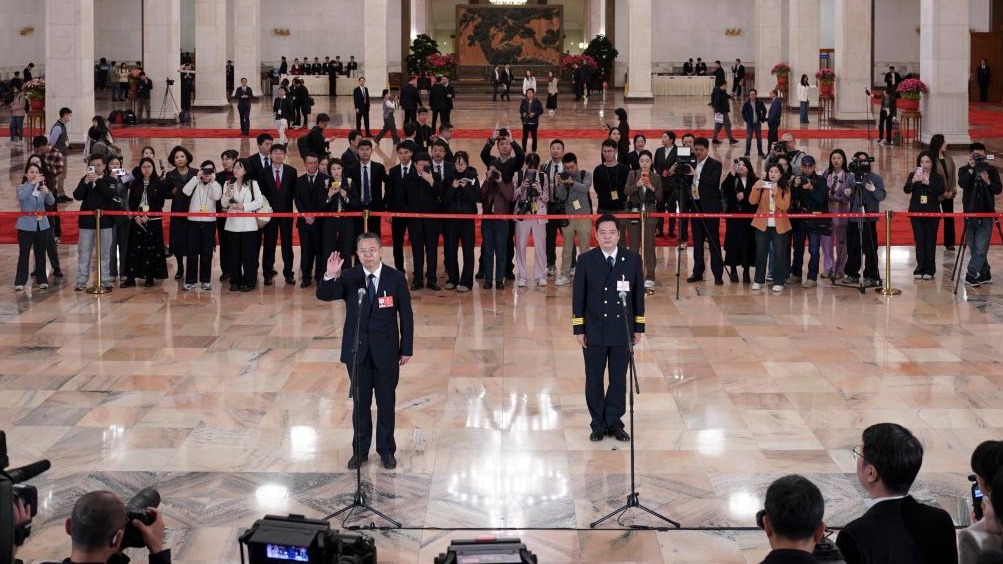 第二场“代表通道”集中采访活动举行