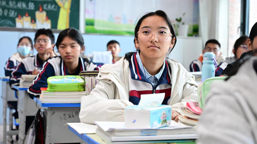 强化教育对科技和人才的支撑作用