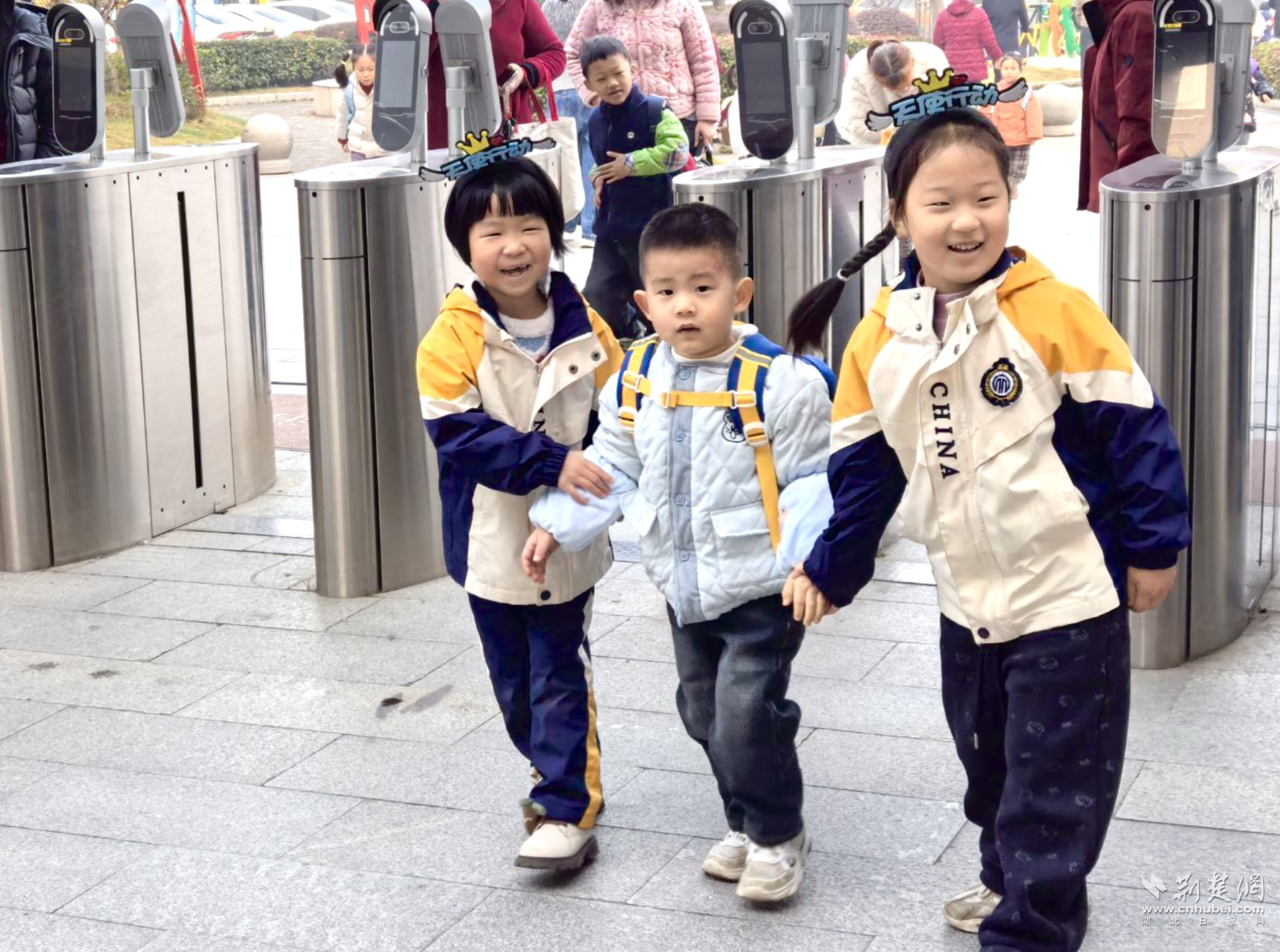 萌娃争当“小先生” 这所幼儿园把“学雷锋”做进了日常