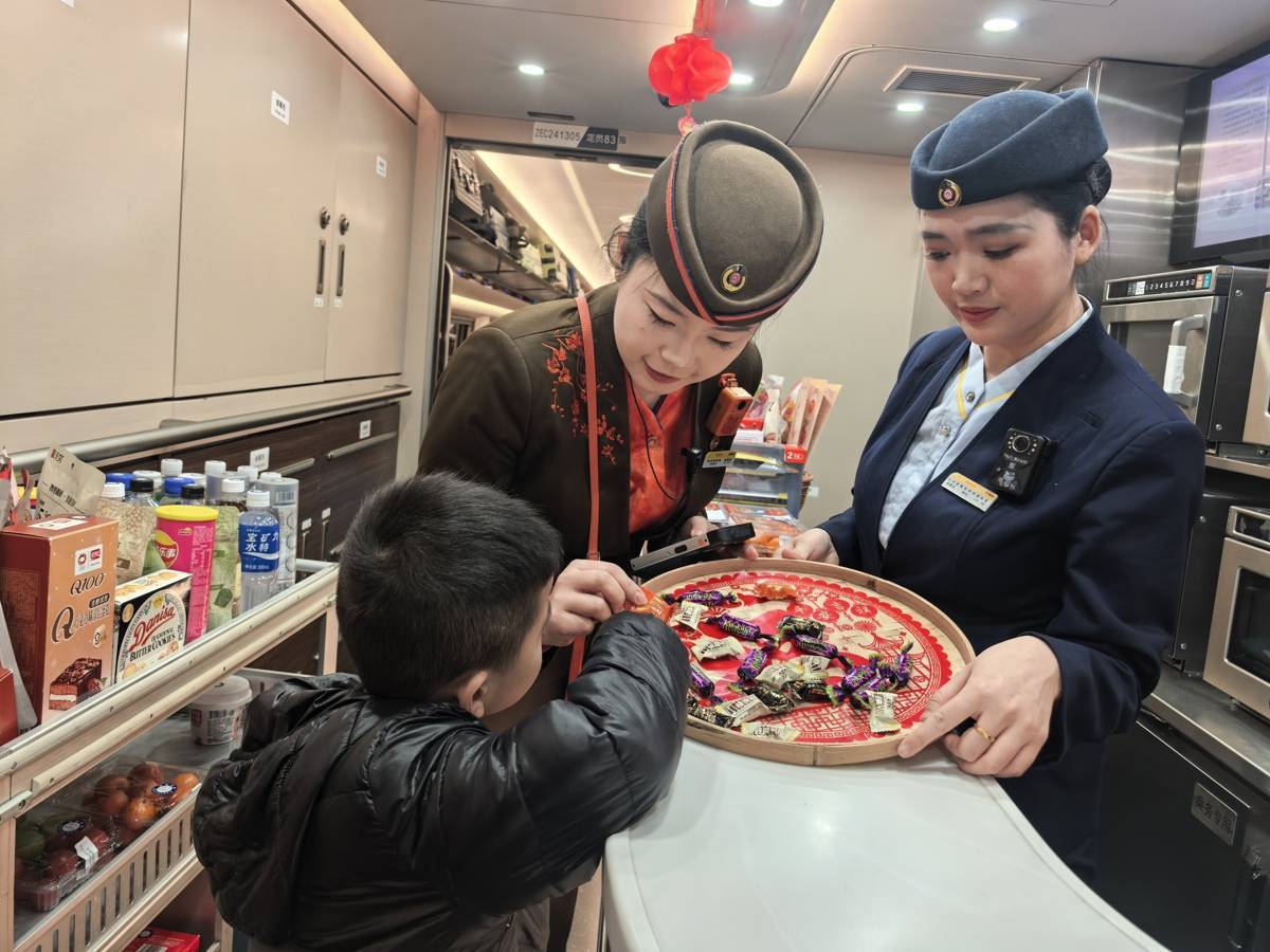 情暖高铁 喜迎元宵