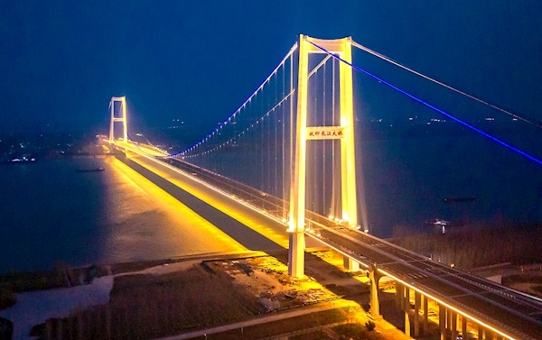 雙柳長(zhǎng)江大橋亮燈