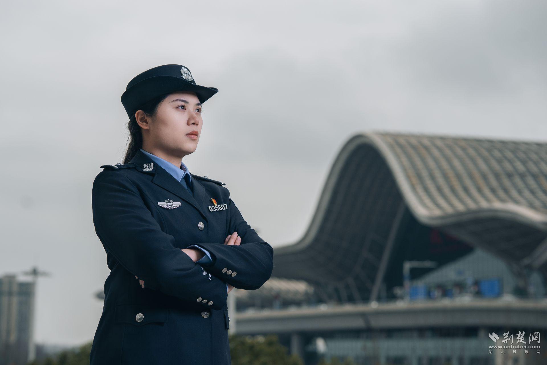  空手锁喉一米八壮汉！武汉这位 95 后女探长硬核出圈