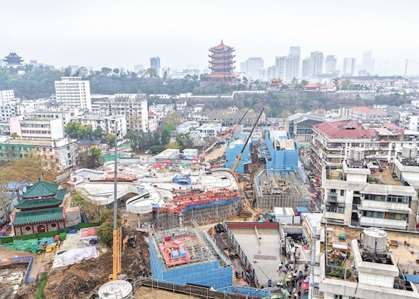 打造多維黃鶴樓同框點(diǎn)位 司門(mén)口紅墻升級(jí)改造