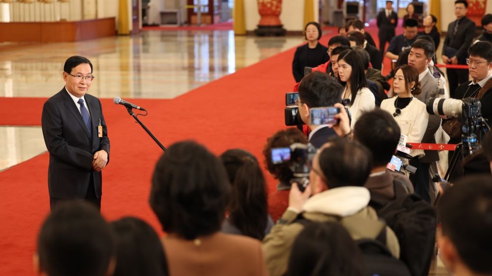 十四届全国人大四次会议首场“部长通道”集中采访活动举行