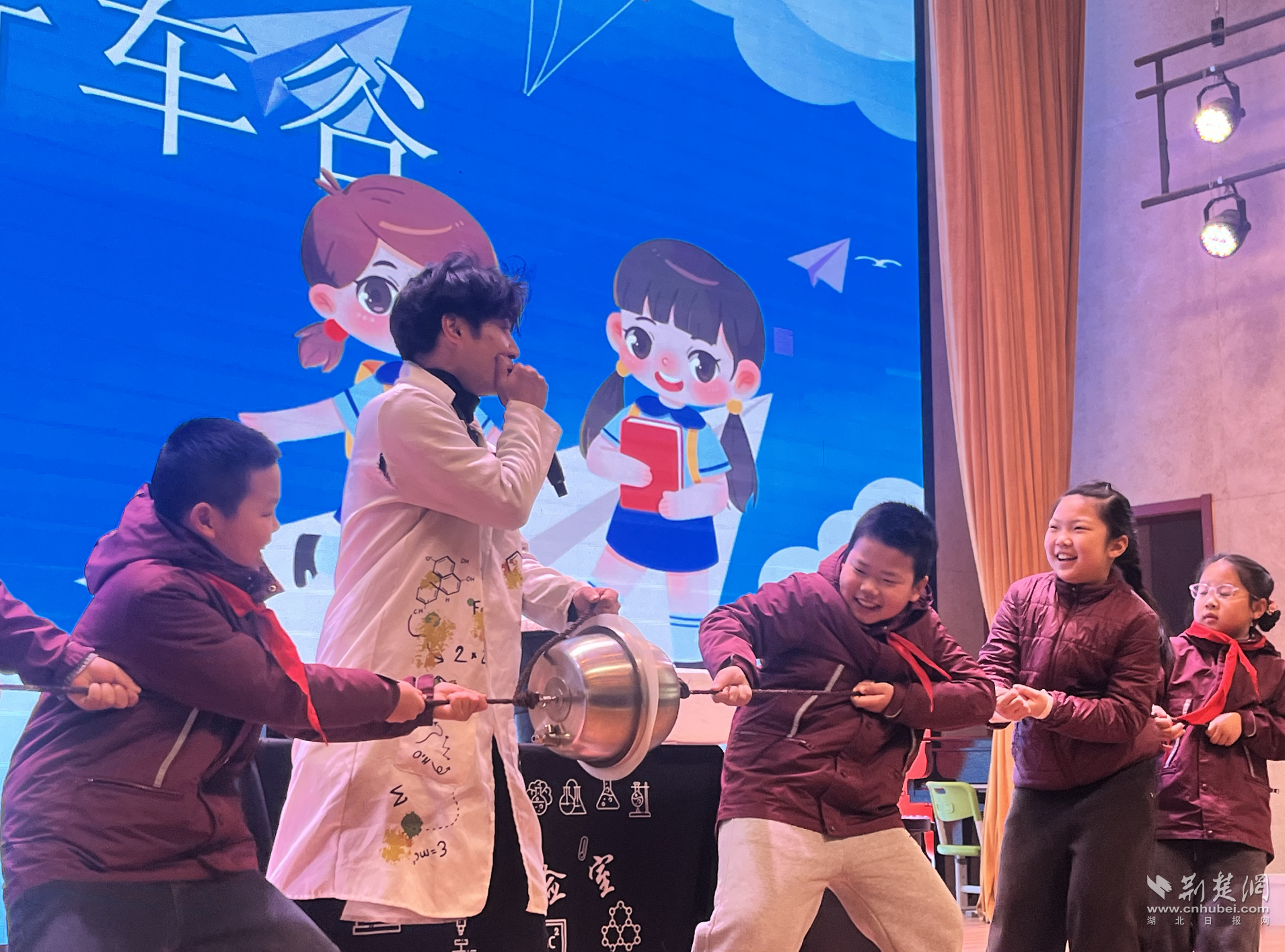 科技赋能成长 爱心温暖银发 万家湖小学新学期快乐开启