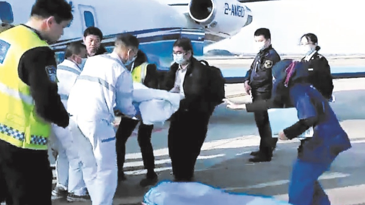 哥哥在海外病危 弟弟斥资百万包机回国救治