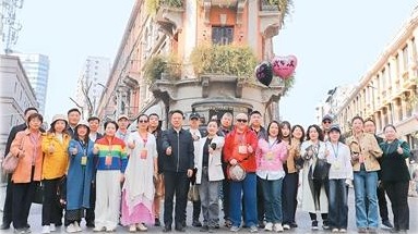 海外華文媒體荊楚采訪行媒體人走進(jìn)湖北，感受——文脈魅力 科技動(dòng)力 城市活力