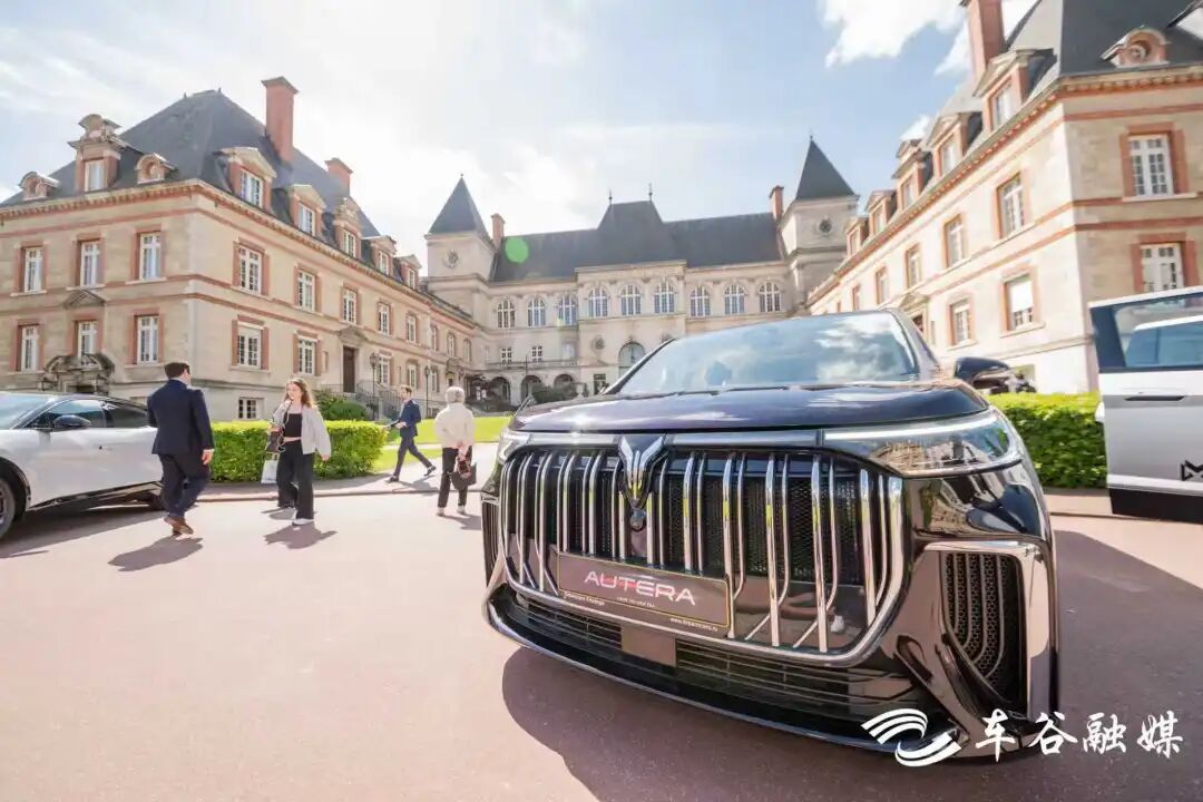 武漢造，闖巴黎！