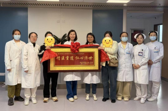  差点当成阑尾炎！一次内镜解决高龄患者两大难题