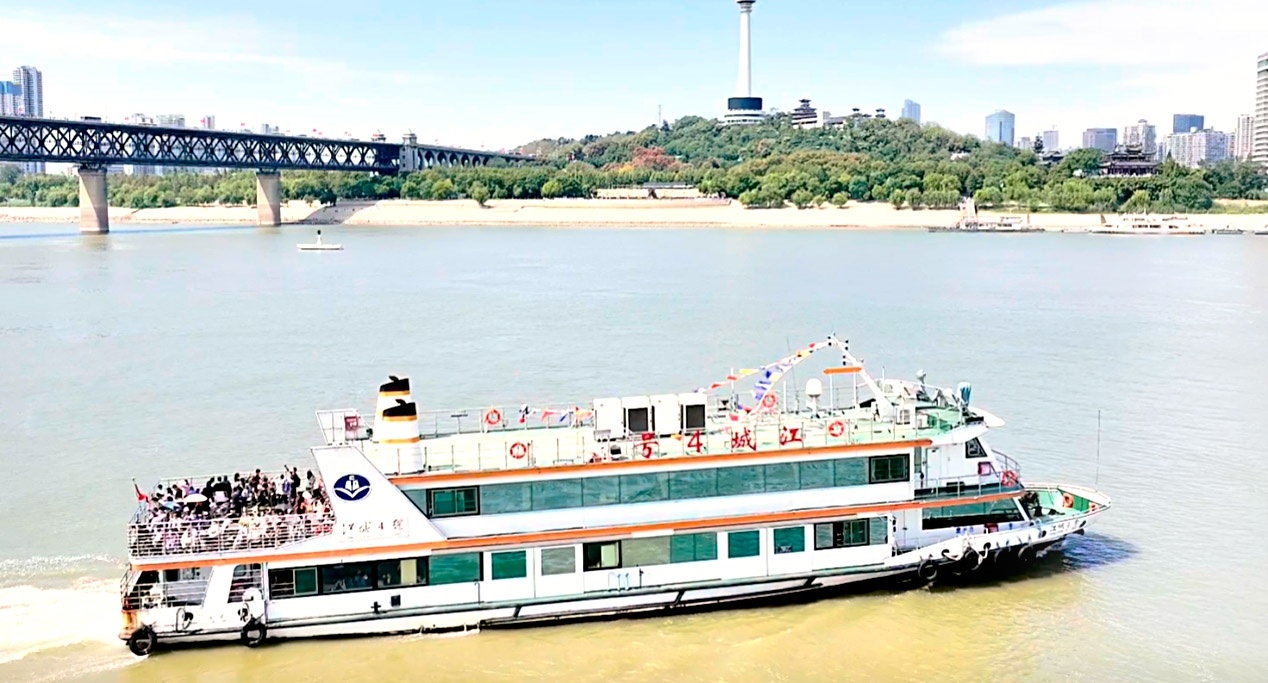 武漢1.5元輪渡 二樓甲板恢復(fù)開放