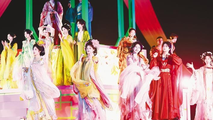 武汉“十二花神”惊艳国风盛宴