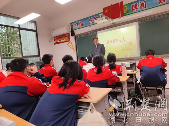  大冶市东岳中学“家长进课堂”活动正式开讲
