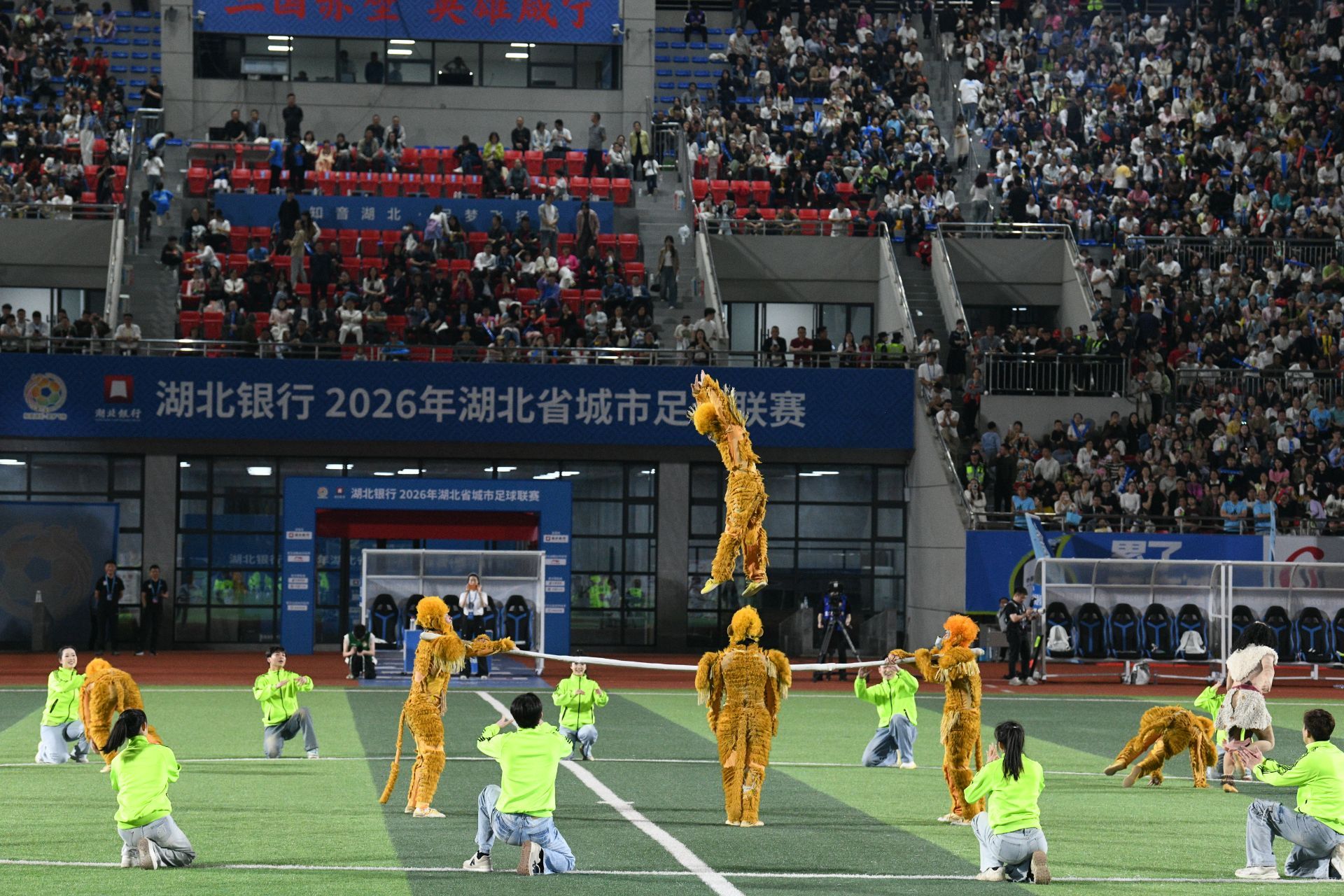 咸宁主场6:1战胜神农架，比分之外更有温情回响