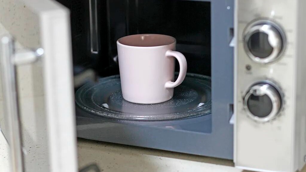 一分钟就爆炸，这些东西千万别用微波炉加热！