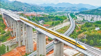 西十高鐵啟動(dòng)最高測(cè)試速度等級(jí)提速試驗(yàn) 試驗(yàn)列車跑出時(shí)速385公里