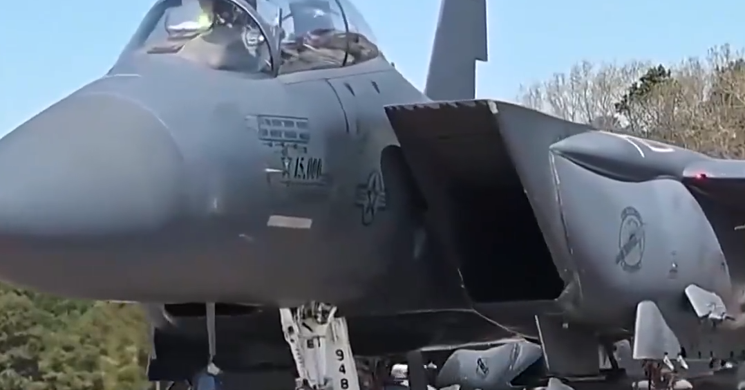 美称已营救出被击落战机第二名机组人员