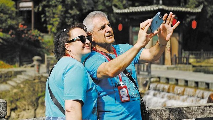 峽江春色美出圈 外籍游客來踏青