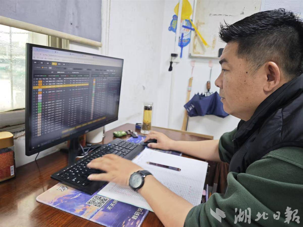 武漢公交多措并舉應(yīng)對暴雨天氣