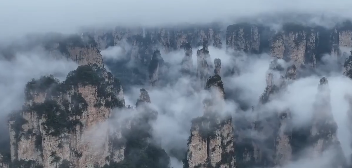 张家界美成现实版水墨画