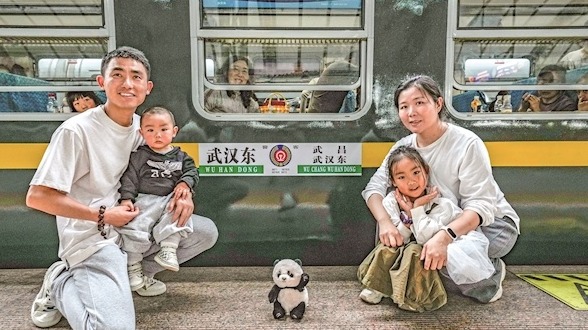 清明假期坐着火车游三镇