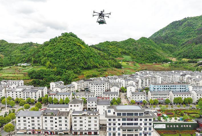 偏遠山鄉(xiāng)有了“空中貨郎”