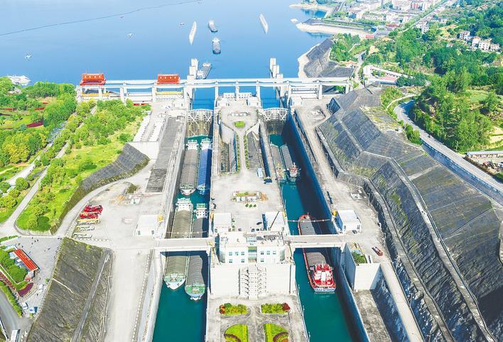 三峽南線船閘    完成檢修恢復(fù)通航