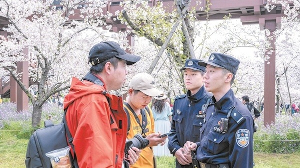 武汉东湖公安倾力守护“春日限定美好”