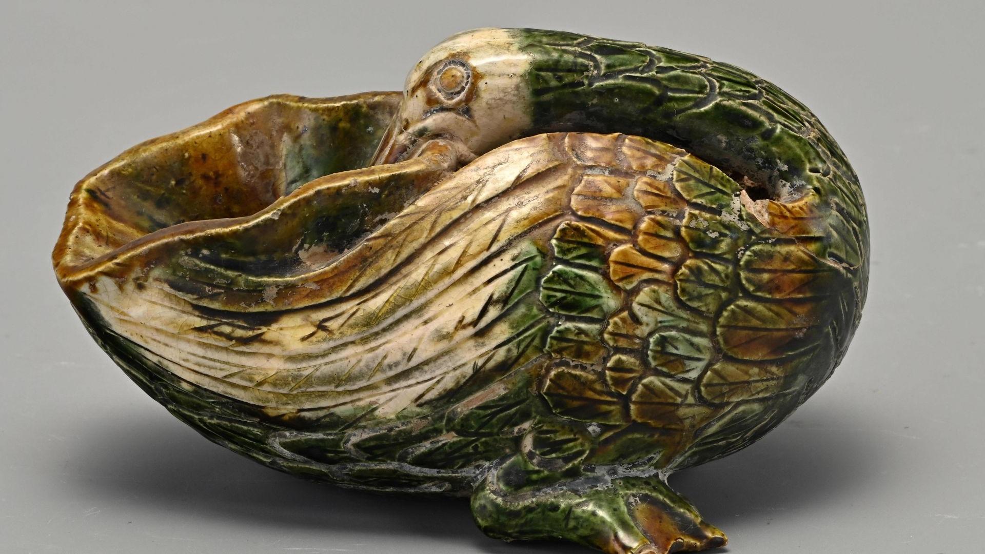 这只“戏水”的小鸭子 竟是精致的小酒杯