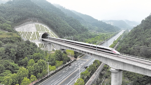 西十高鐵湖北段開啟運行試驗