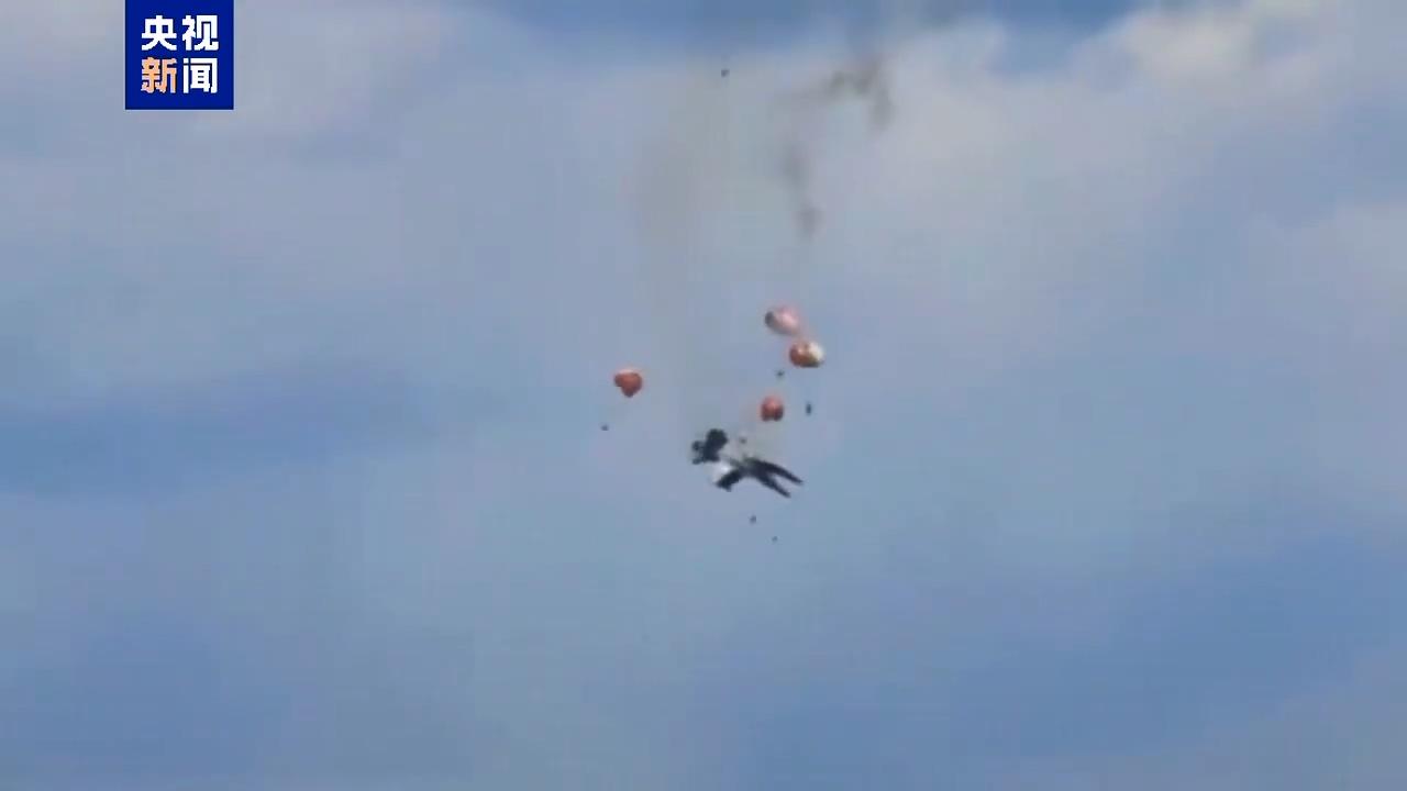 美2架战机空中碰撞后坠机