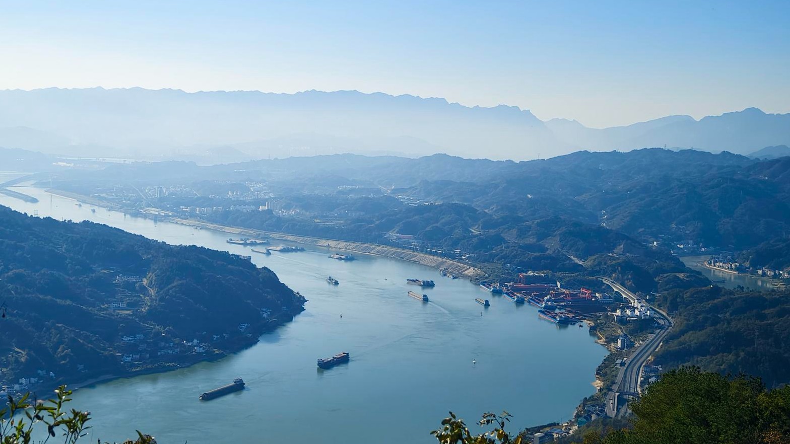 三峡翻坝运输体系加速建设
