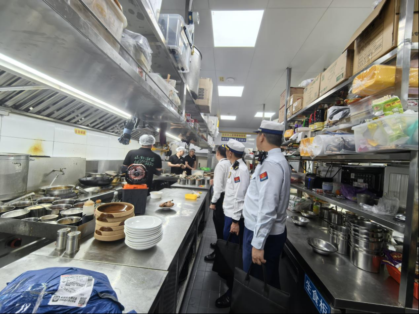  荆州区消防救援大队开展餐饮场所油烟管道消防安全专项检查